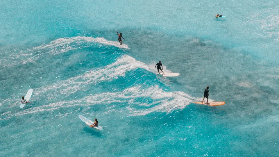 huéspedes del apartamento turístico malzapatu surfeando en llanes